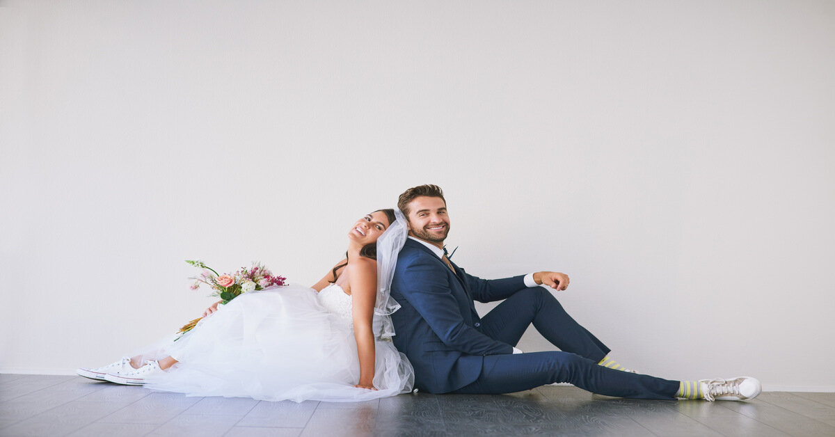 Creative Wedding Poses for Unique Photos
